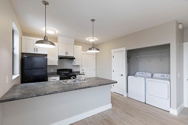 Building Photo - 1910 Strand Ave