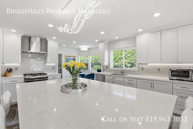 Building Photo - 3266 Goldfinch St