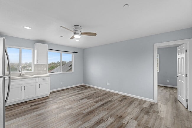 Building Photo - Stunning Remodeled 3-Bed, 3.5-Bath Home with Two Kitchens & Expansive Private Driveway in La Mesa!