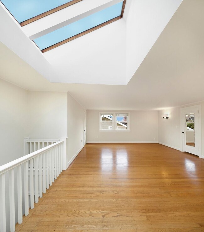 Building Photo - 3bd/2ba Seattle Home