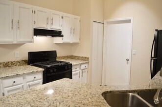 Building Photo - Nicely updated single story 4/2 Ready for ...