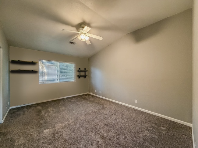 Building Photo - Fantastic. Three bedroom in Gilroy. Corner Lot