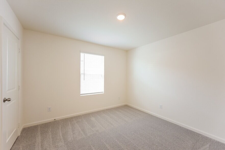 Building Photo - 5733 Texas Palm Dr