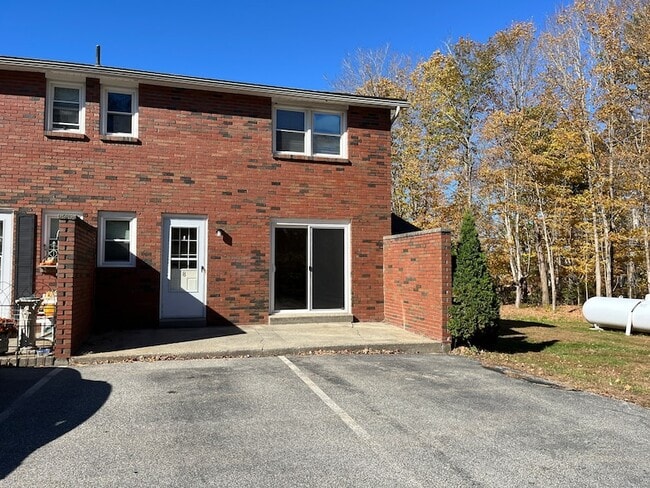 Building Photo - 616 Norwich Ave