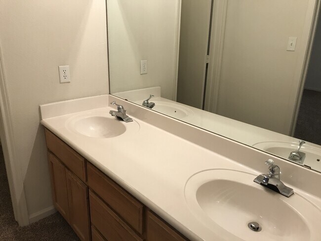 Building Photo - Duplex