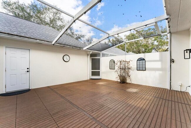 Building Photo - 180 Freeport Dr