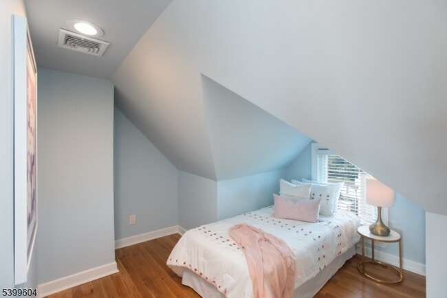 Building Photo - 122 N Fullerton Ave