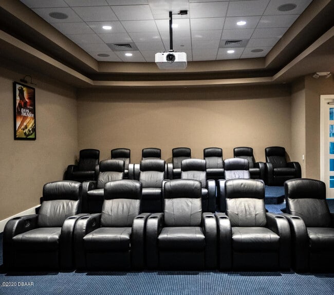 Building Photo - 231 Riverside Dr