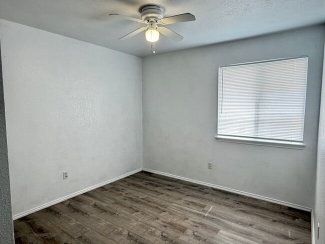 Building Photo - 2709 Haven Dr