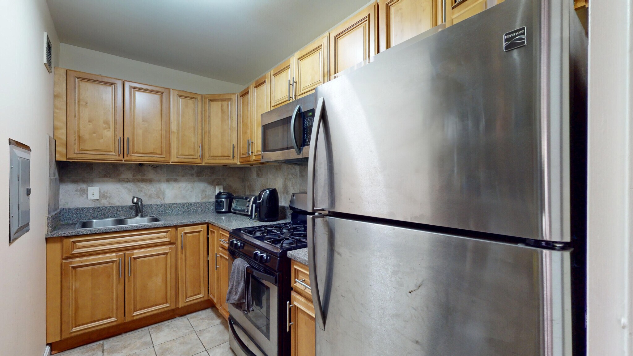 Building Photo - 28 Juniper St