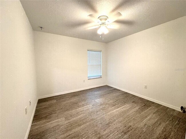 Building Photo - 1127 E Bucknell Ave