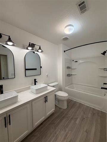 Building Photo - 2743 Hyde Park Dr