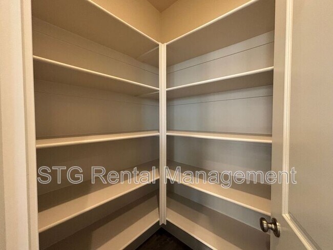 Building Photo - 857 S 4380 W