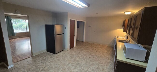 Building Photo - 6721 Alva Ave