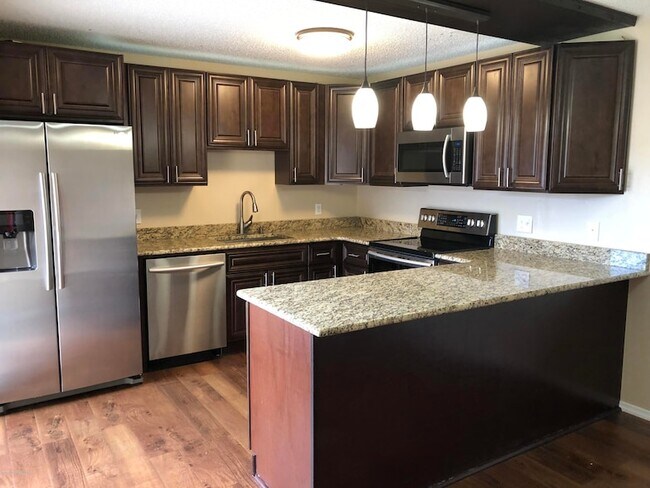Building Photo - 2117 Patty Cir NE