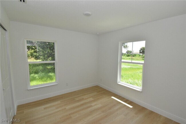 Building Photo - 208 Sunset Rd