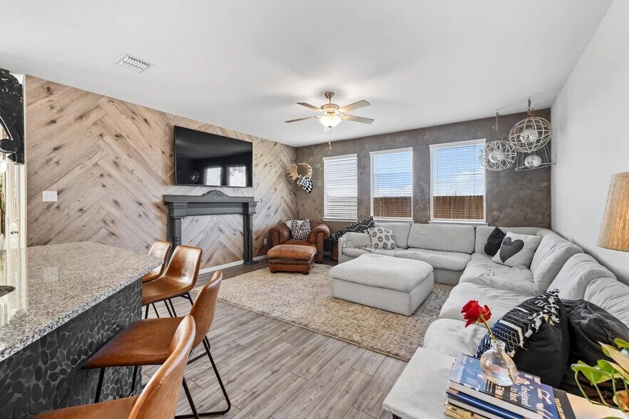 Building Photo - 7101 Crepe Myrtle Ave