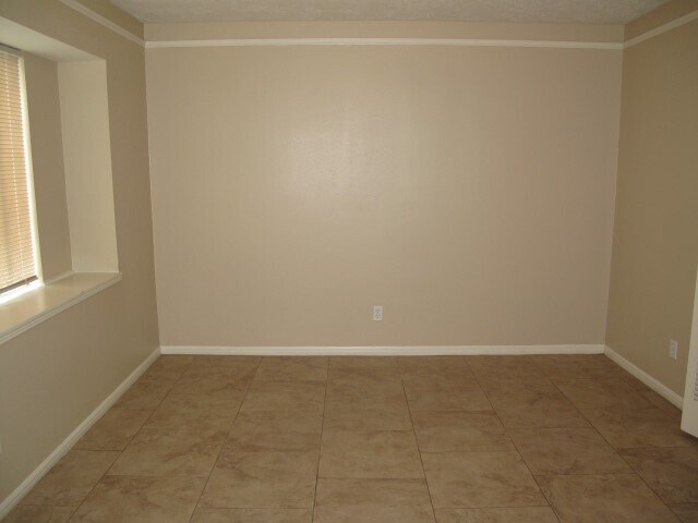 Building Photo - 702 Oder Ln