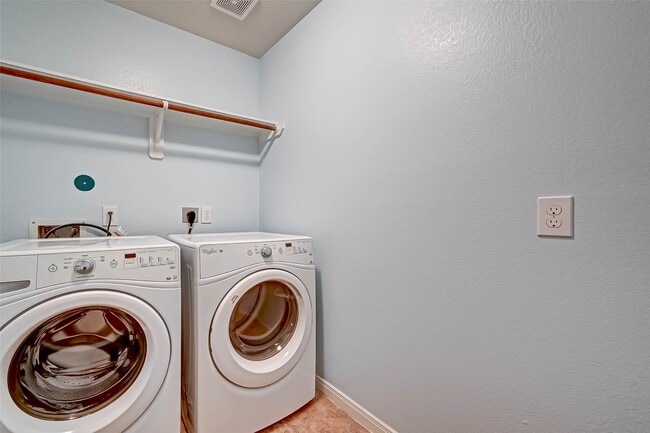 Building Photo - 1830 Artem Ct