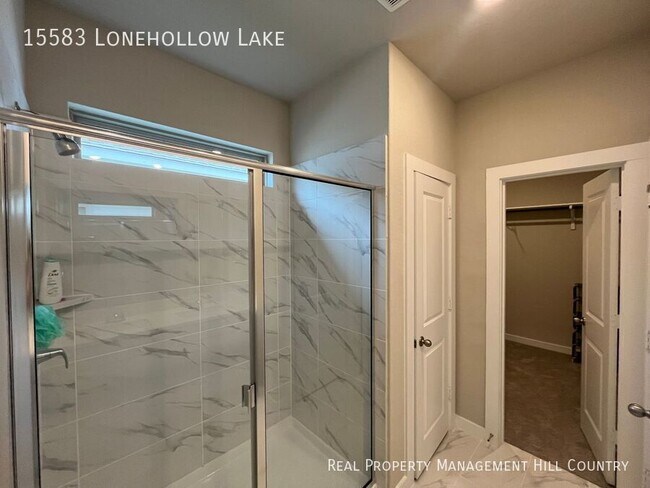 Building Photo - 15583 Lonehollow Lk