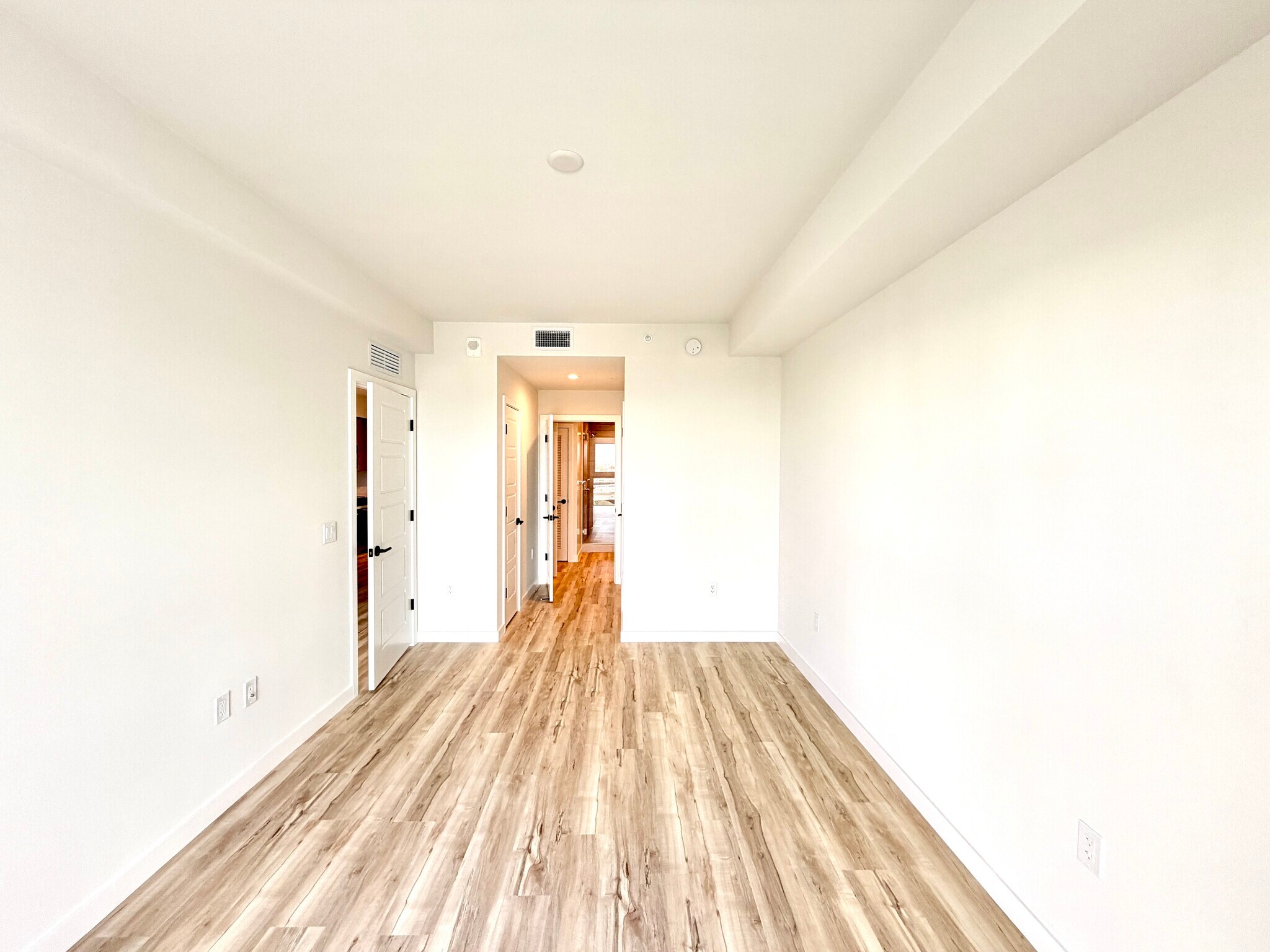 Building Photo - 421 SW 5th Ave