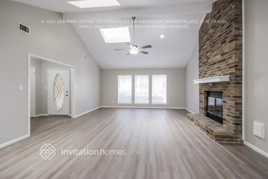 Building Photo - 240 Point Clear Dr