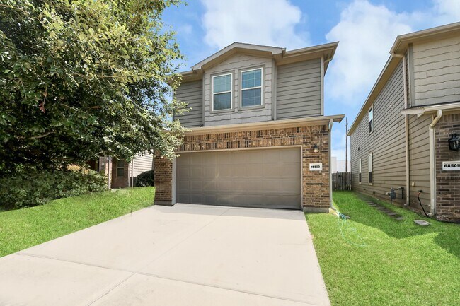 Building Photo - 15802 Sunny Stone Dr