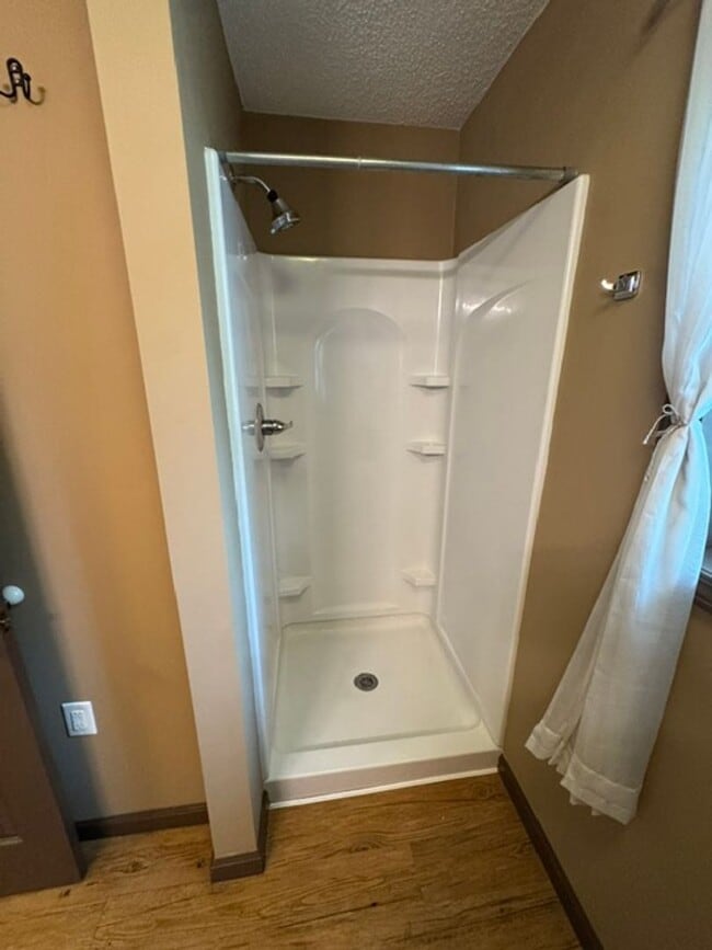 Building Photo - City of Alcoa 37701 -  2 bedroom, 1 bath recently renovated home - Call Tim Tipton (865) 806-7255