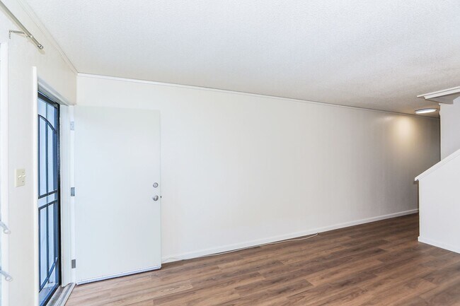 Building Photo - Ridgeway - Renovated two story, 2 bedroom, 1 bath with 1 uncovered parking stall