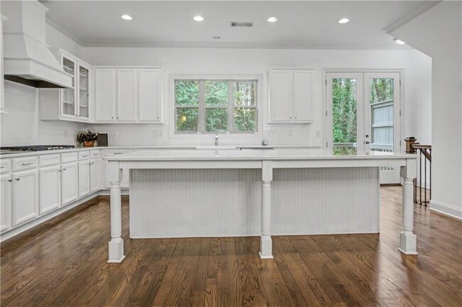 Building Photo - 2500 Skyland Dr NE