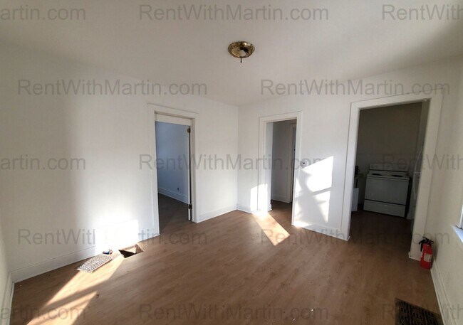 Building Photo - 824 Logan Ave