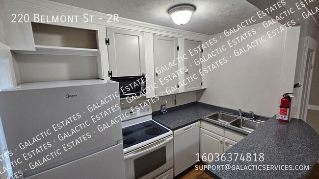 Building Photo - 220 Belmont St