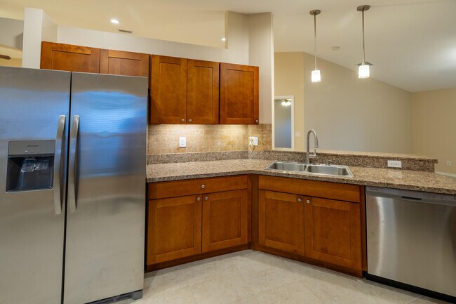 Building Photo - 1100 W 13th Square