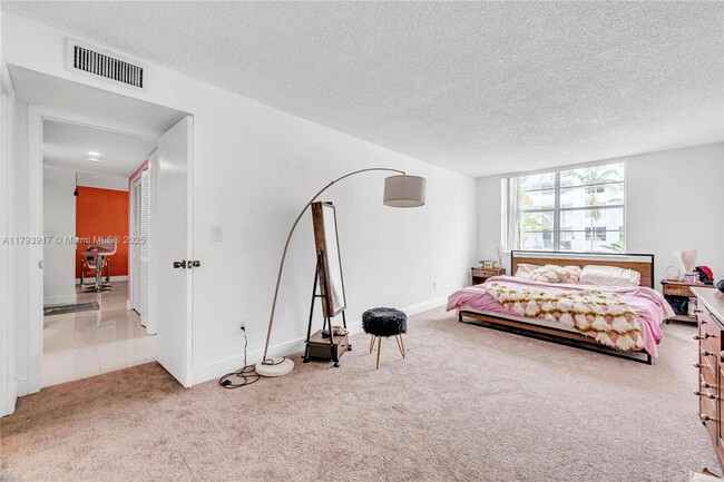 Building Photo - 488 NW 165th St