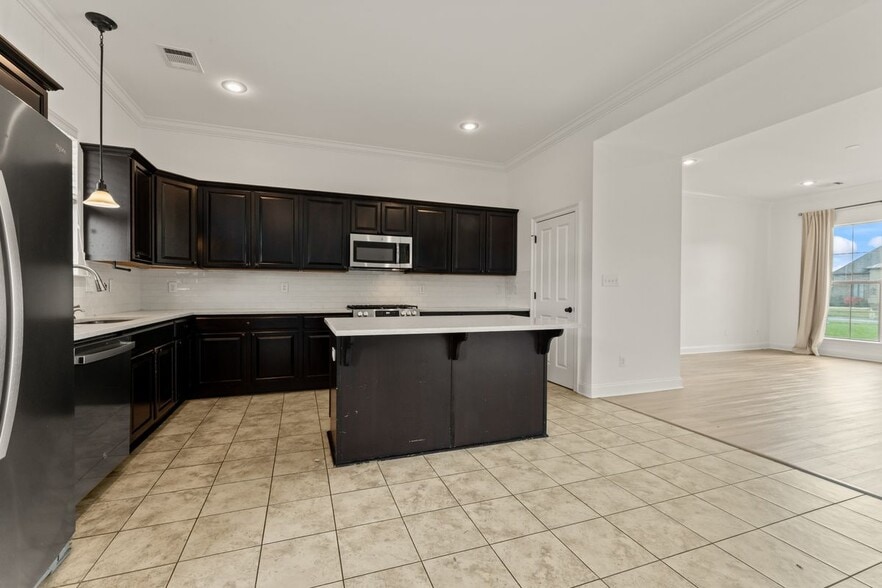 Building Photo - 18642 Lake Harbor Ln