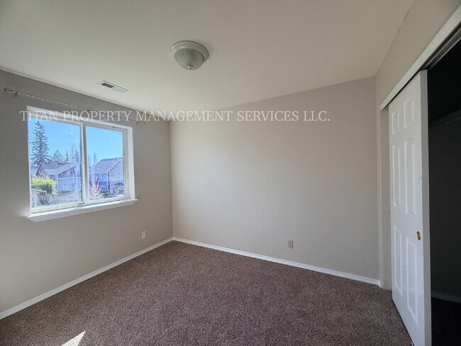 Building Photo - Charming Hillsboro Rental – Spacious, Comfortable, and Convenient