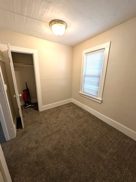 Building Photo - 553 Penora St