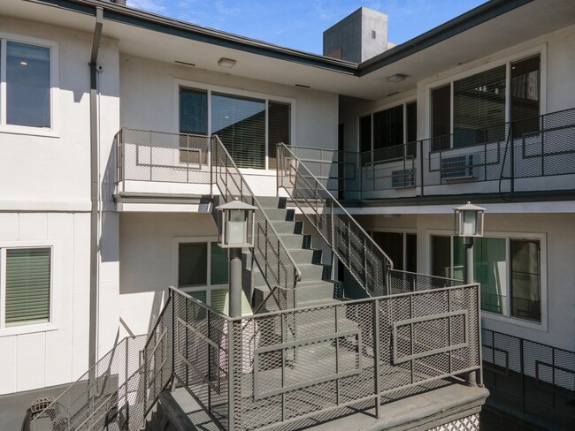 Building Photo - 3850 W 7th St