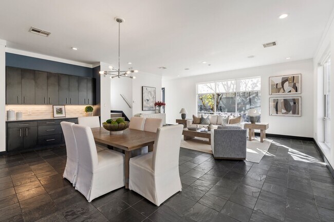 Building Photo - 162 Vieux Carre Dr