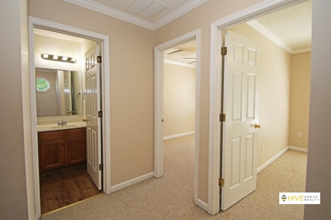 Building Photo - 760 Camelot Ln