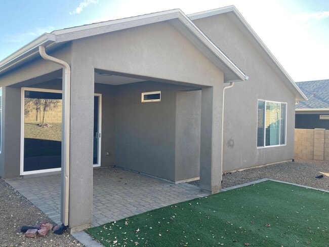 Building Photo - Practically new 4 bedroom home in Chino Valley!