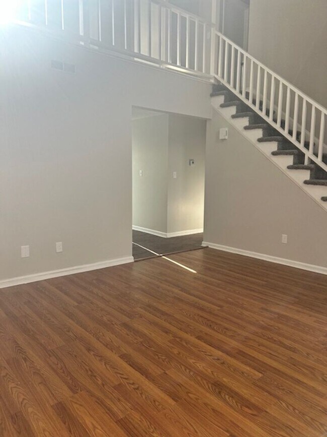 Building Photo - Available 3 bedroom/ 2 bathroom Home!