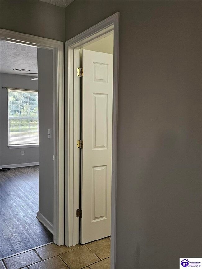 Building Photo - 145 Croghan Way