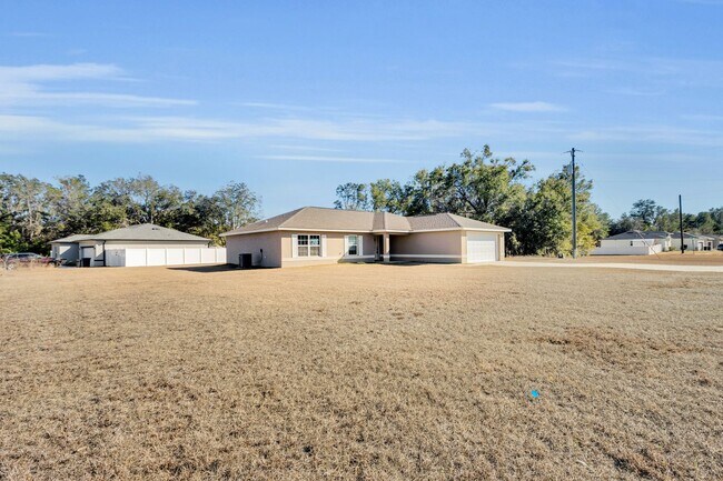 Building Photo - Large 4 Bedroom Rental!