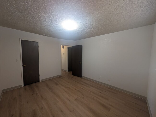Building Photo - Charming 2-bedroom, 1 bath duplex