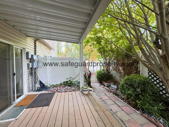 Building Photo - 2414 Shady Red Ct