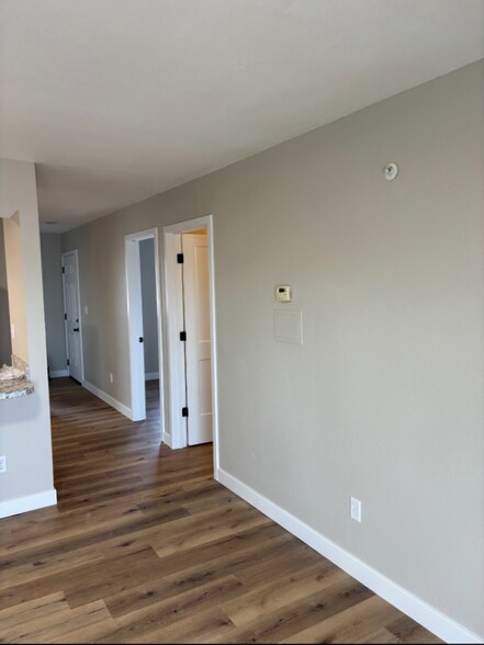 Building Photo - 1068 Mace Rd