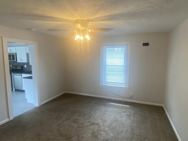 Building Photo - 2893 Markbreit Ave