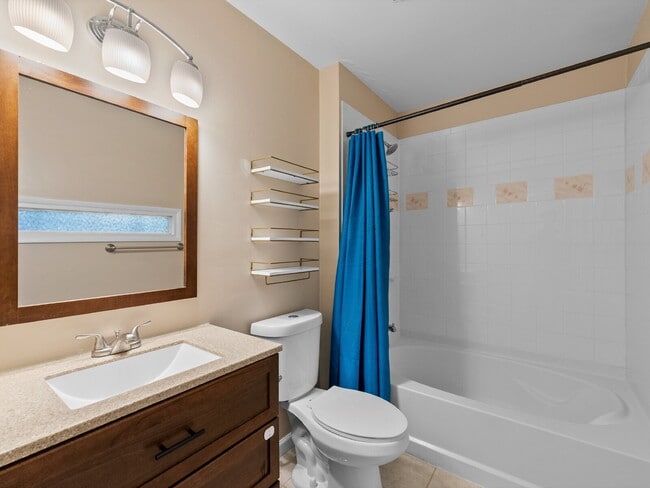 Building Photo - Spacious Reston Townhome in a Prime Centra...