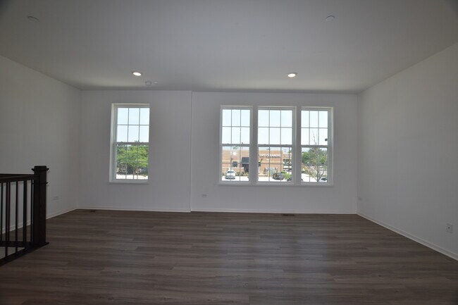 Building Photo - 2945 Showplace Dr